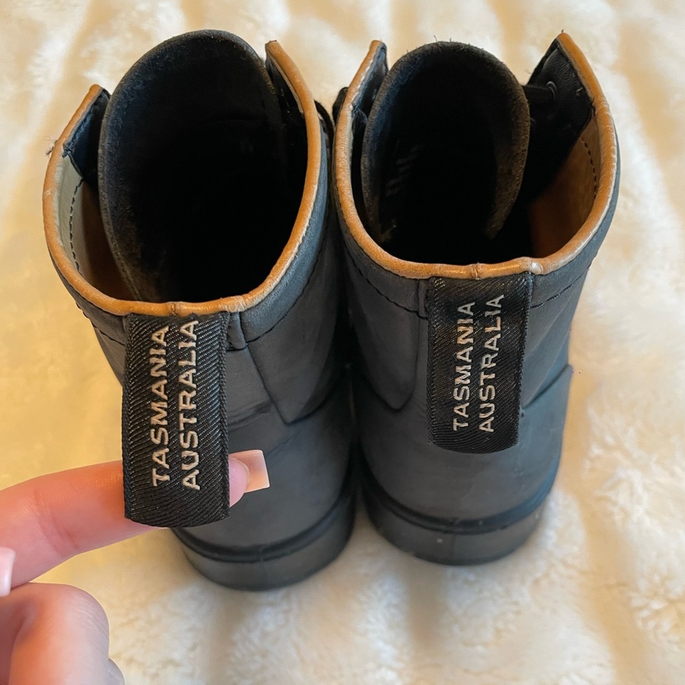 grey blundstones boots